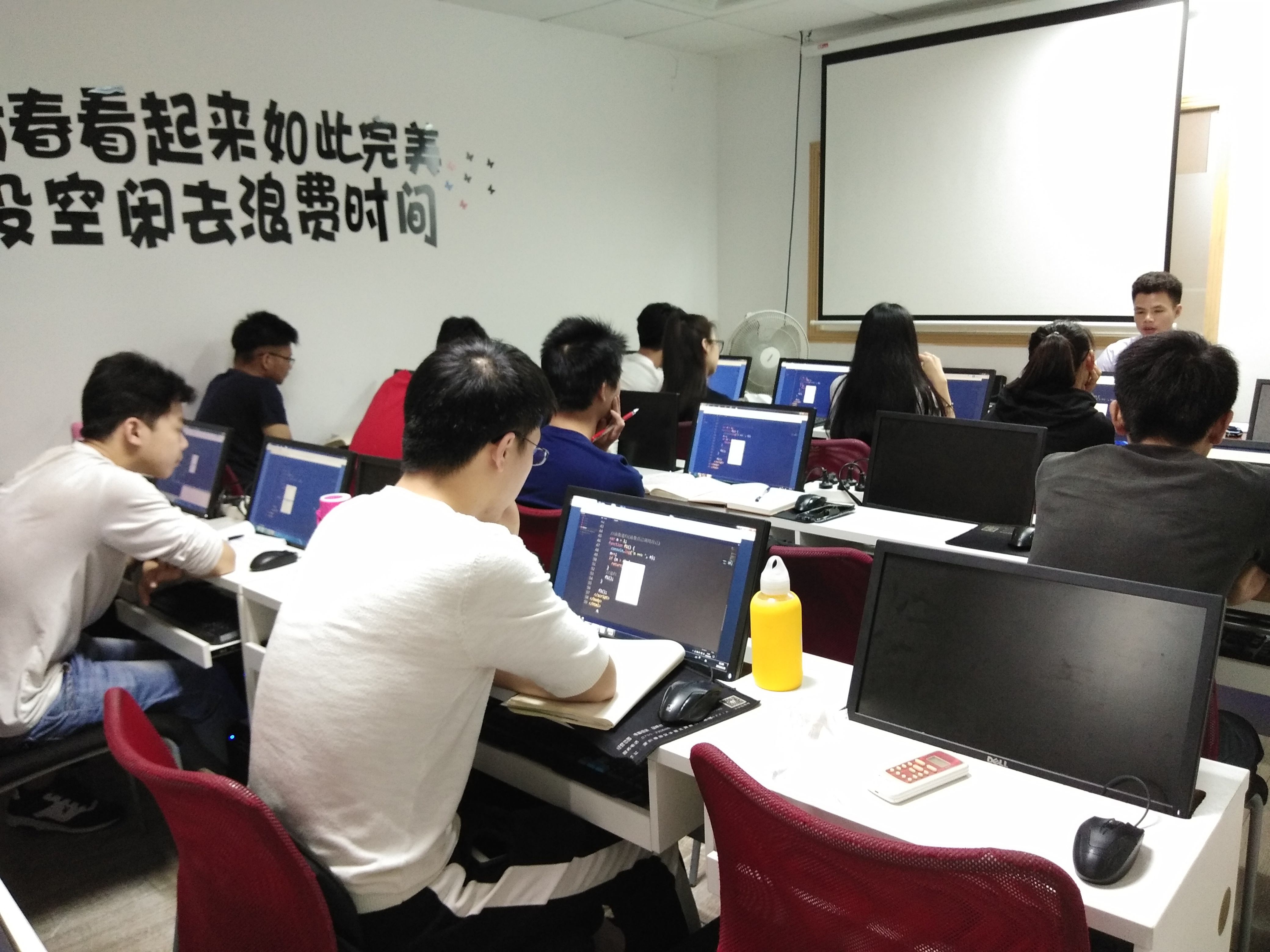 粵嵌先可思：熱烈祝賀前端課程正式開班