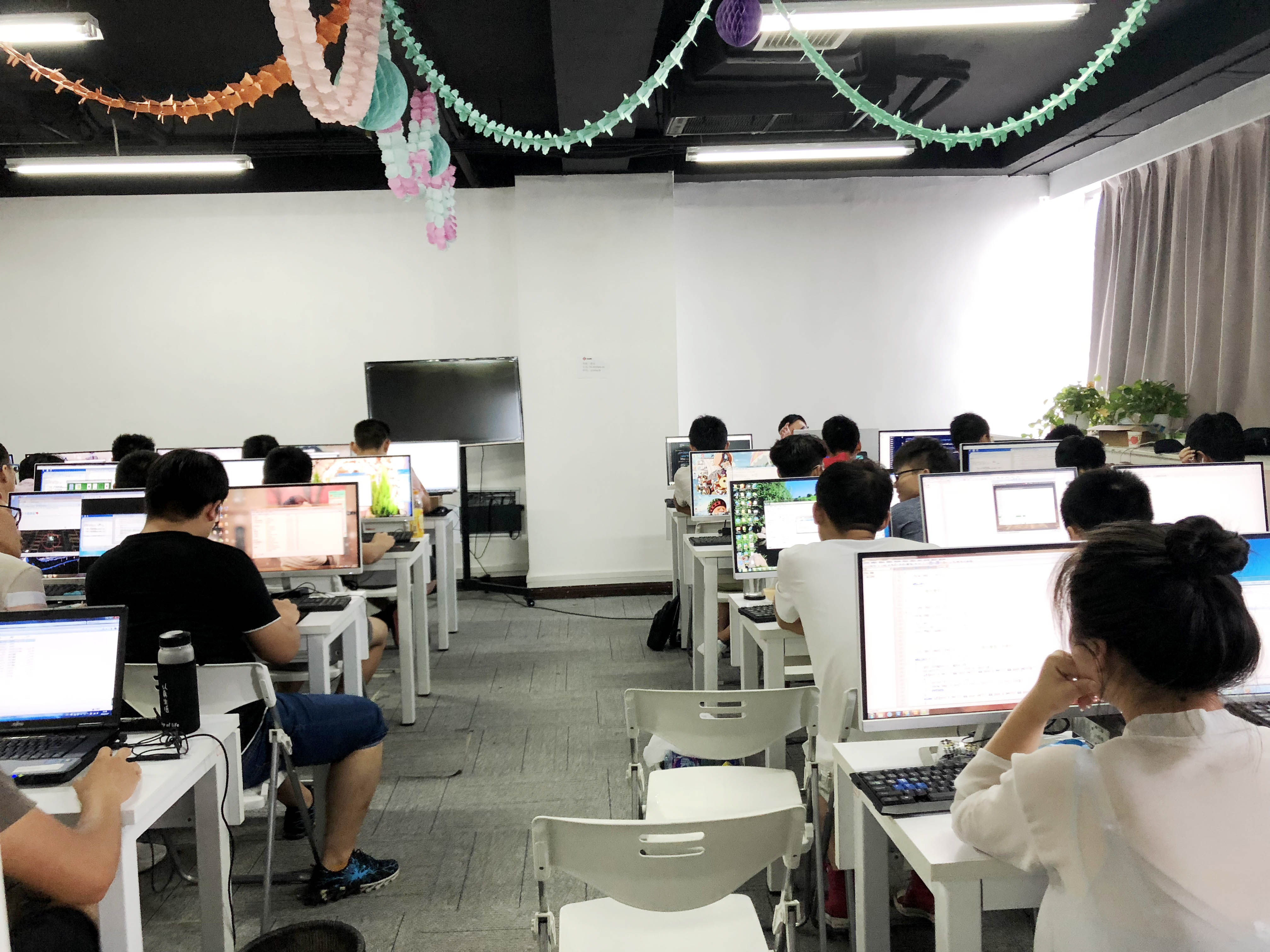 我們的故事 未完待續(xù)—荊楚理工學(xué)院實(shí)習(xí)圓滿結(jié)束