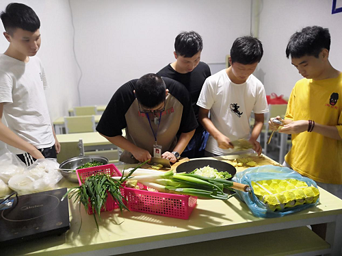 深圳粵嵌情暖中秋，包餃意團圓