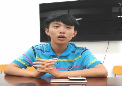 一見鐘情之后，他終選擇大膽追隨粵嵌