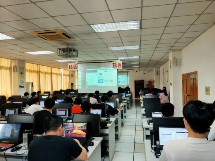 《粵嵌教育》重慶交通大學(xué)信息科學(xué)與工程學(xué)院深化校企協(xié)同育人，順利完成2019級項(xiàng)目實(shí)訓(xùn)