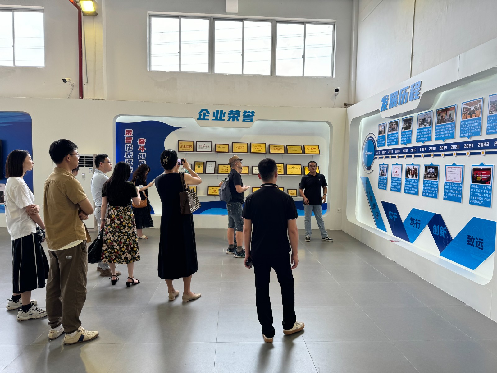 廣州南方學(xué)院蒞臨粵嵌科技（從化園區(qū)）考察交流