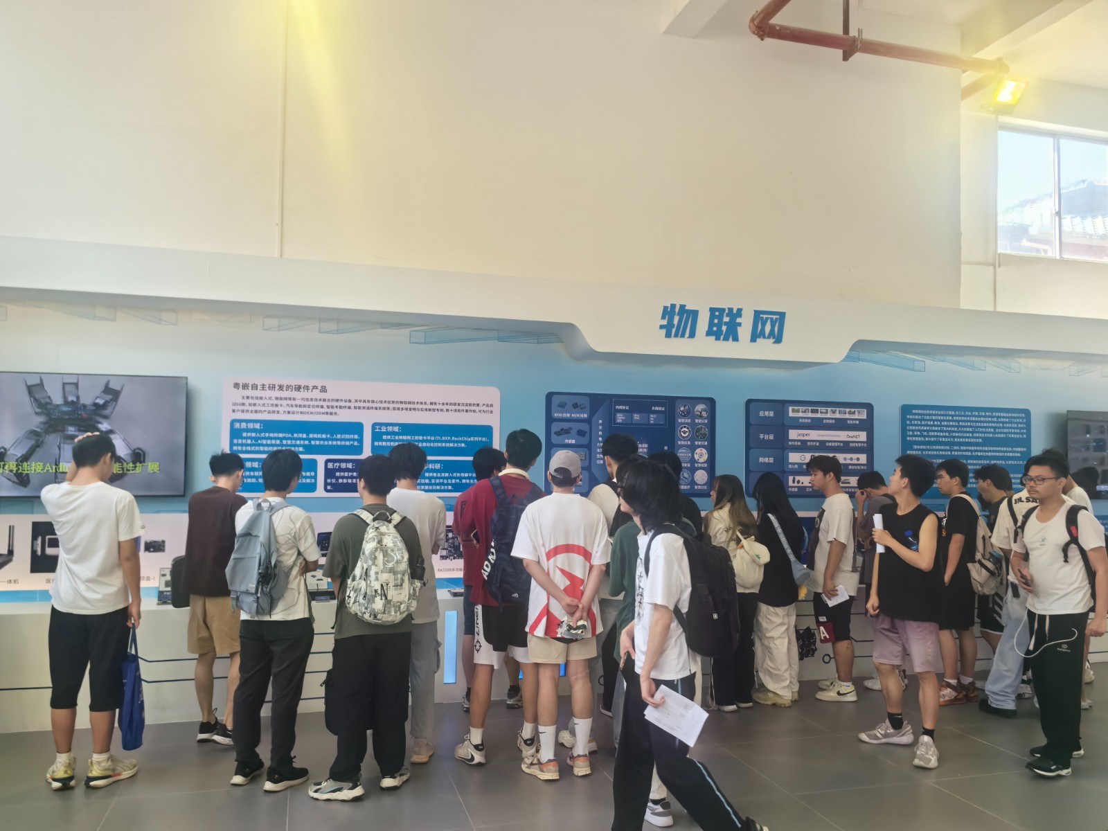 廣東培正學(xué)院數(shù)科院師生走訪粵嵌科技見(jiàn)習(xí)參觀